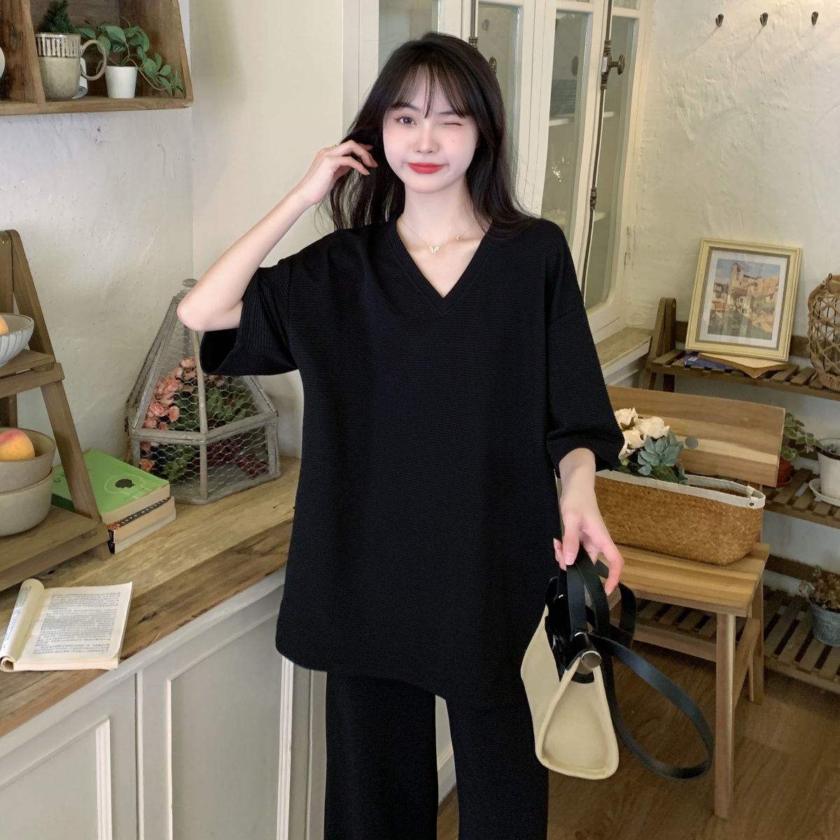 European fashionable V-neck sportswear suit for women summer fat mm 300 pounds large size thin loose wide-leg pants two-piece set