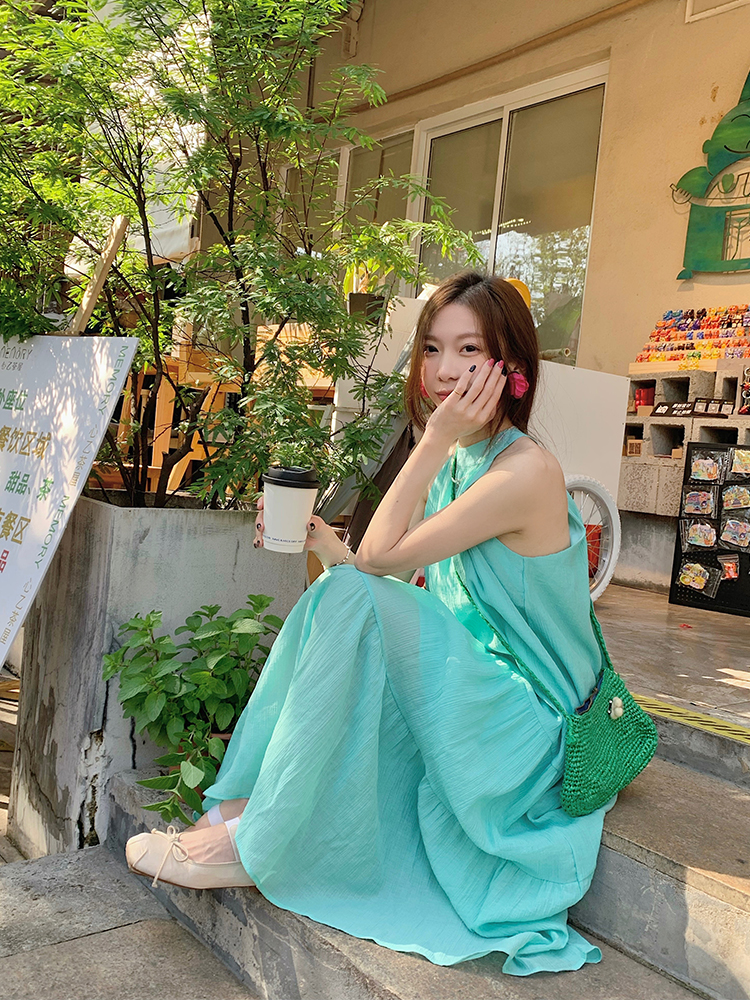 Real shot of mint summer~early summer Korean chic simple halter neck mint green flowing dress