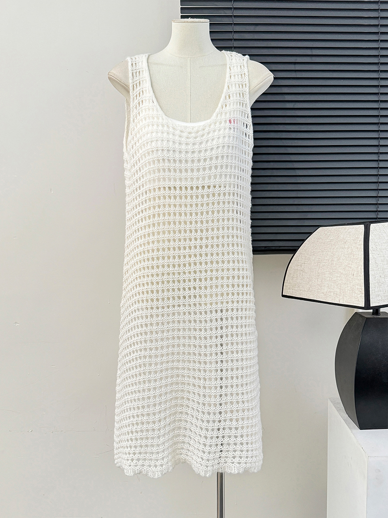 Seaside vacation camisole dress for women to wear outside in summer new design niche loose and versatile hollow dress