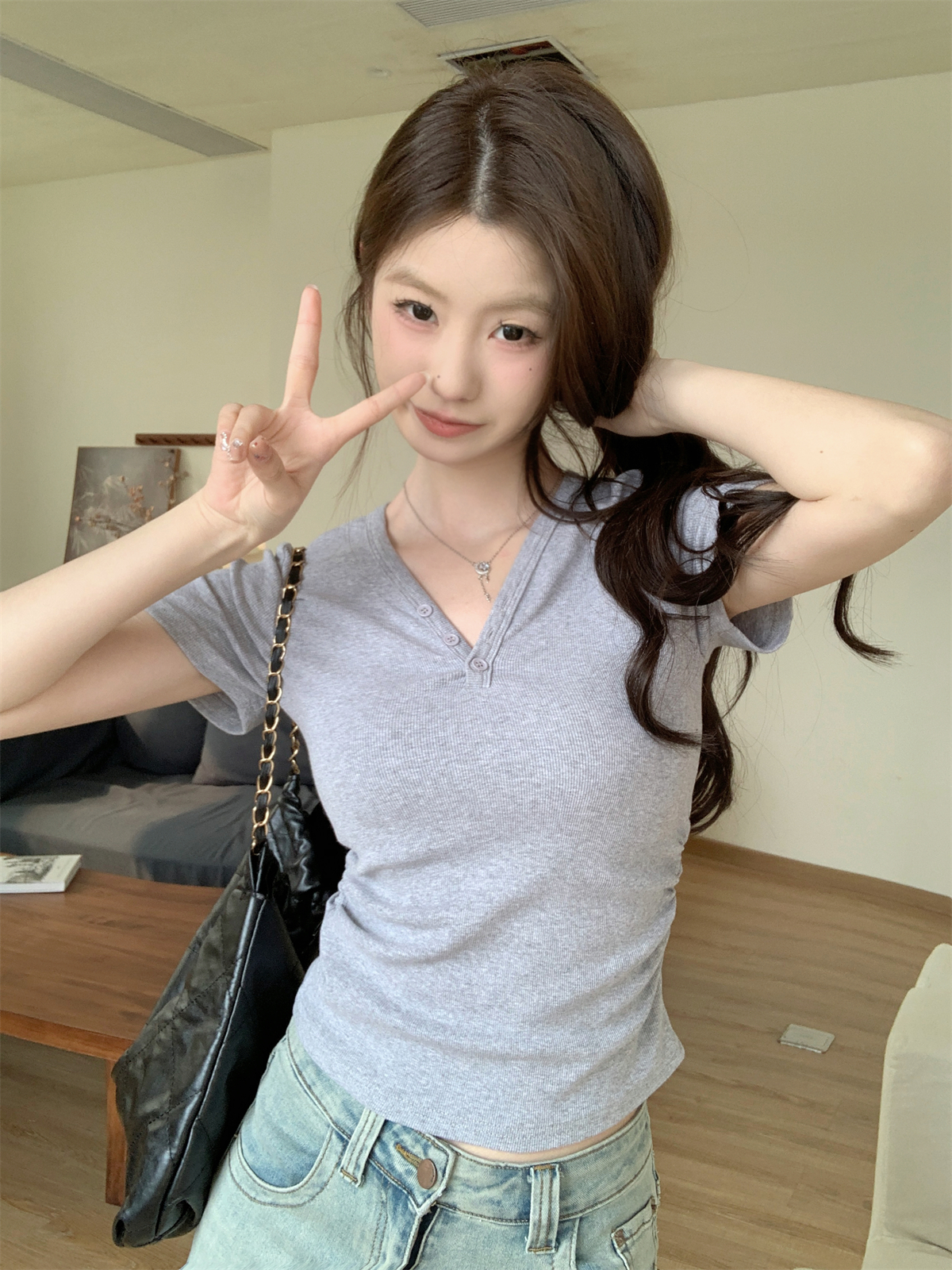 实拍 夏季韩版v领系扣褶皱显瘦设计感百搭纯棉短袖T恤上衣女