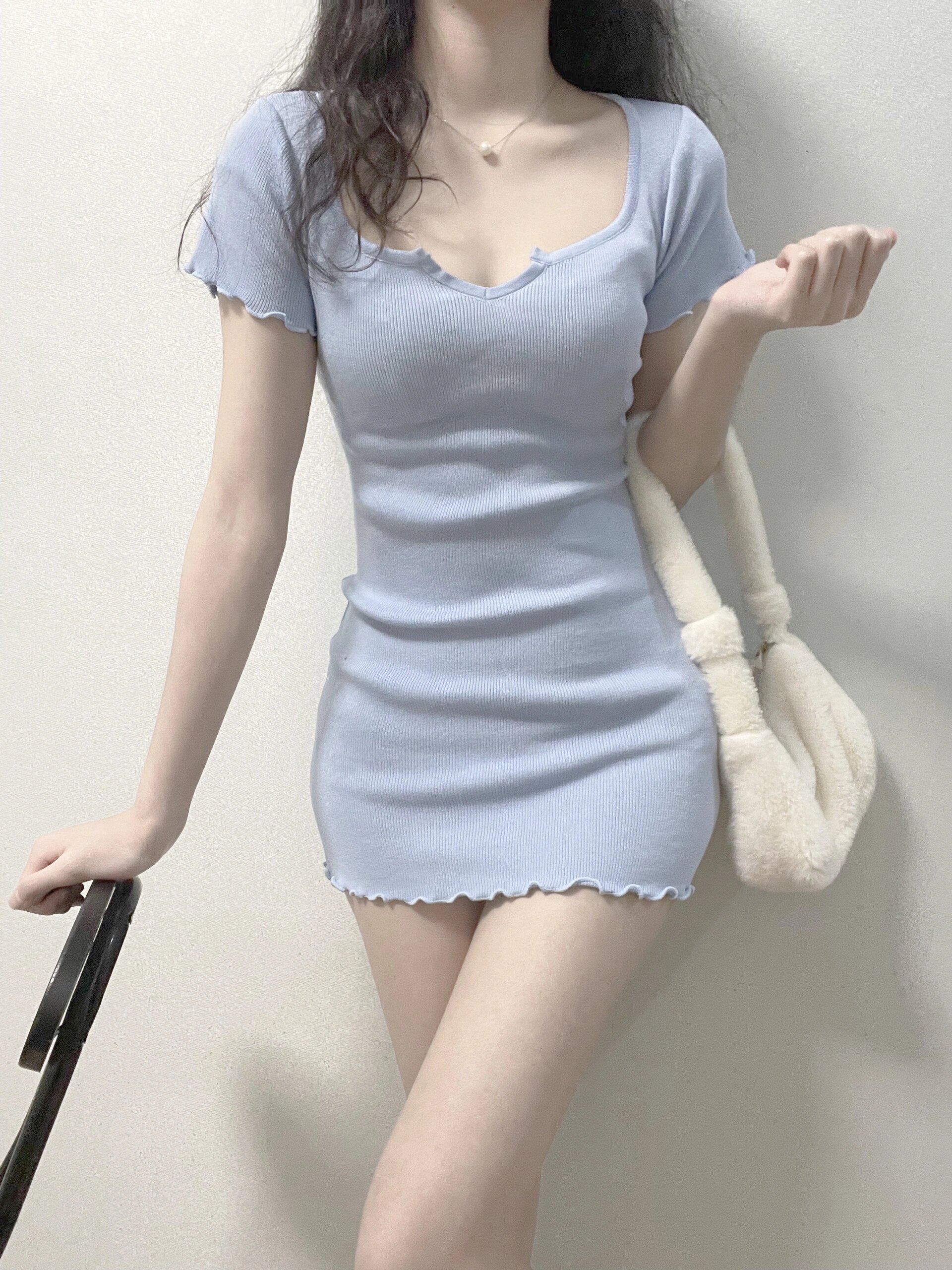 辣妹蓝色性感v领短袖连衣裙女夏季新款小个子修身纯欲包臀短裙子