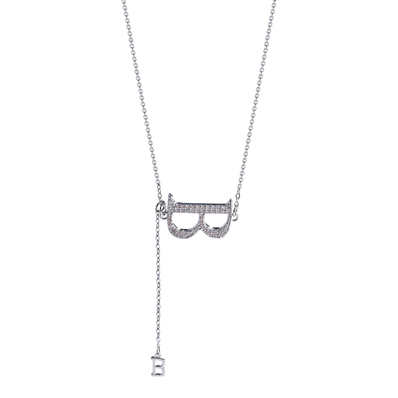 ins trendy Korean new light luxury niche letter B titanium steel necklace versatile temperament super flash full diamond clavicle chain