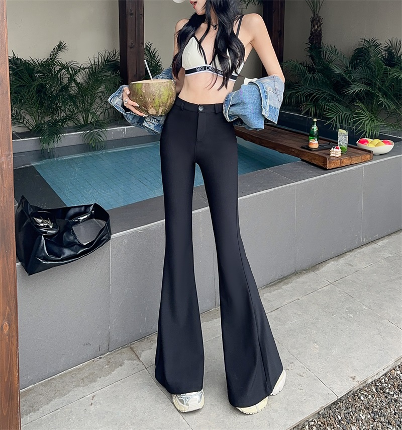 Real shot!  Drapey suit, slimming high-waisted casual trousers, slim-fitting large-flared floor-length trousers with design