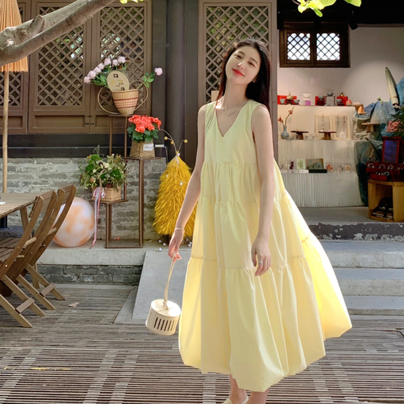 法式奶黄色v领连衣裙女2024夏季新款无袖蓬蓬裙中长款宽松长裙子