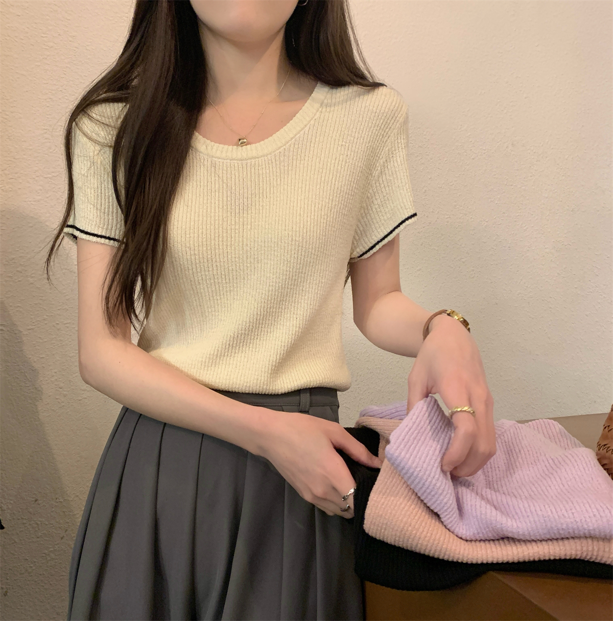 实拍 2024夏季韩版气质U领拼色设计感舒适宽松针织短袖上衣女