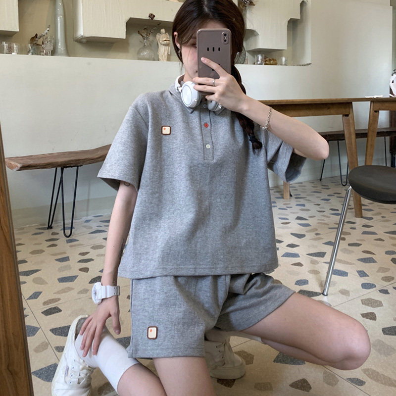 Student sports casual suit for women in summer, Korean style, age-reducing loose POLO collar short-sleeved T-shirt shorts two-piece set for women