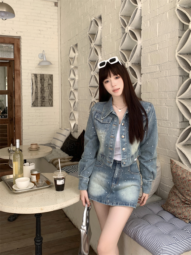 Real shot of heavy industry hot diamond denim suit for women, fashionable style short jacket + high waist short skirt two-piece set