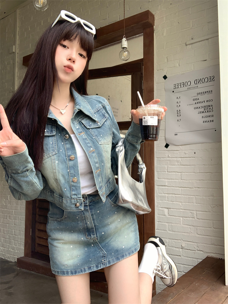 Real shot of heavy industry hot diamond denim suit for women, fashionable style short jacket + high waist short skirt two-piece set