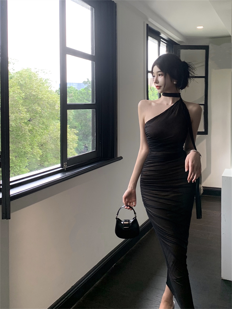 Real shot of one-shoulder elegant mesh slimming pleated high-waist long skirt dress