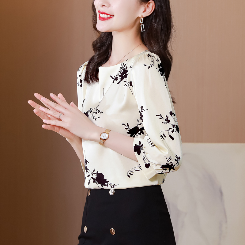 2026春夏款實拍真絲緞面中袖女洋氣小衫法式復古燈籠袖方領上衣女