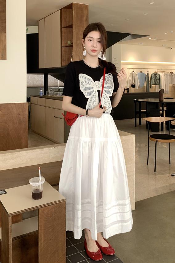 Real shot of lace butterfly knitted short sleeves + design niche pleated French sweet skirt