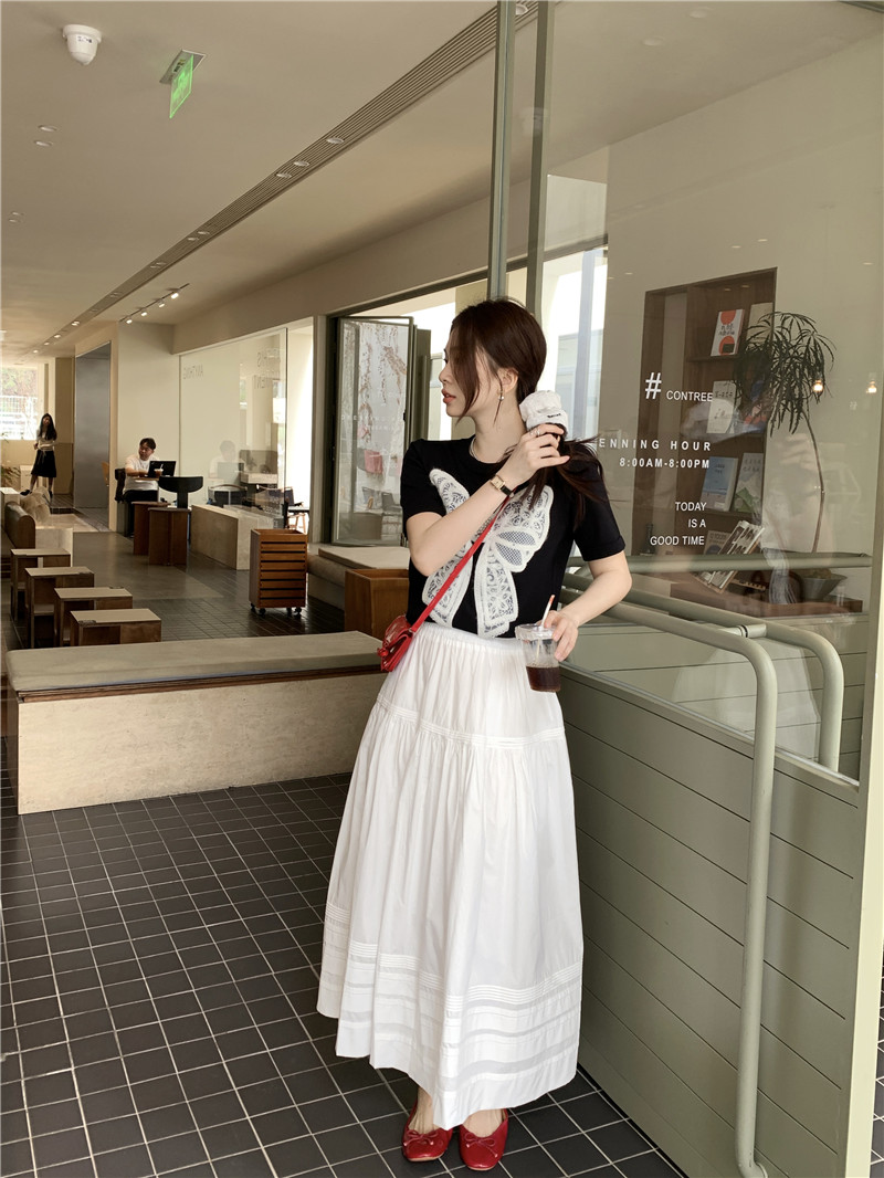 Real shot of lace butterfly knitted short sleeves + design niche pleated French sweet skirt