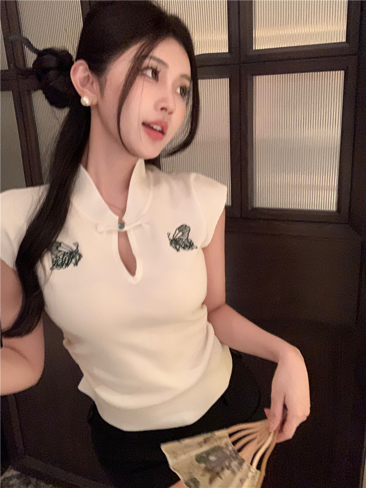 Real shot of national style embroidered stand-collar bottoming shirt, short-sleeved T-shirt, buttoned short, chic, slim-fitting shirt