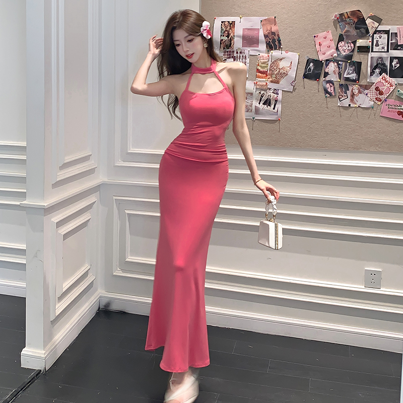 實拍辣妹掛脖顯身材連衣裙法式高級感吊帶裙收腰抹胸魚尾長裙