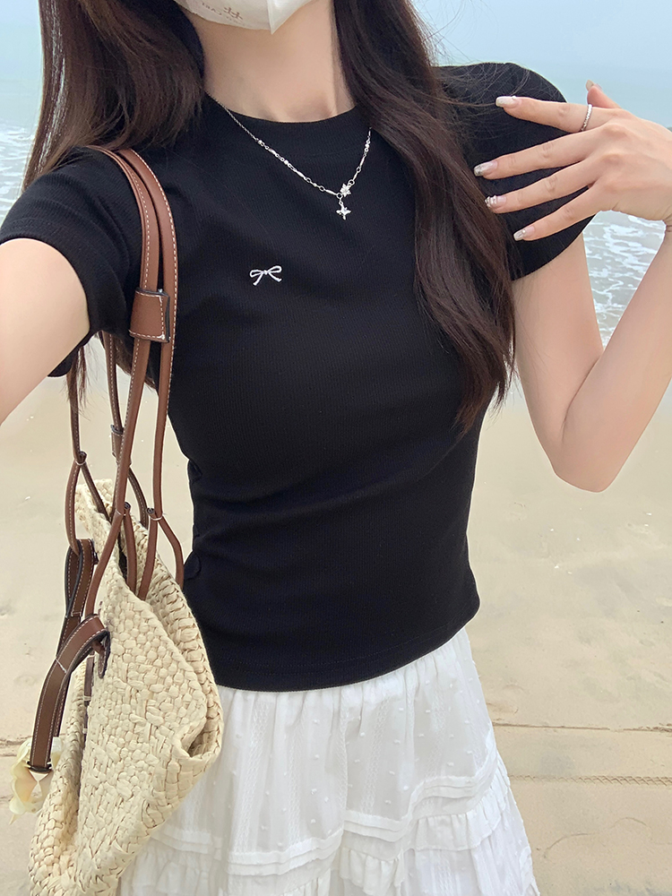 Real shot Summer new fashionable round neck sweater, simple and versatile, slim-fitting short-sleeved T-shirt for women