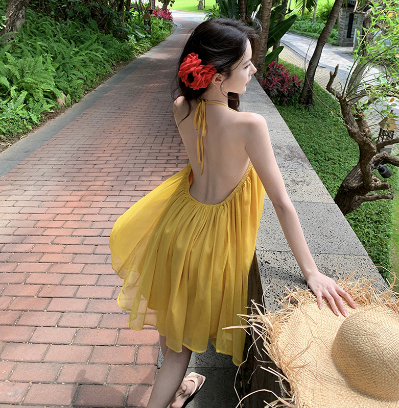 ！漂亮法式氣質歐貨高級感度假風黃色露背吊帶連衣裙女春季