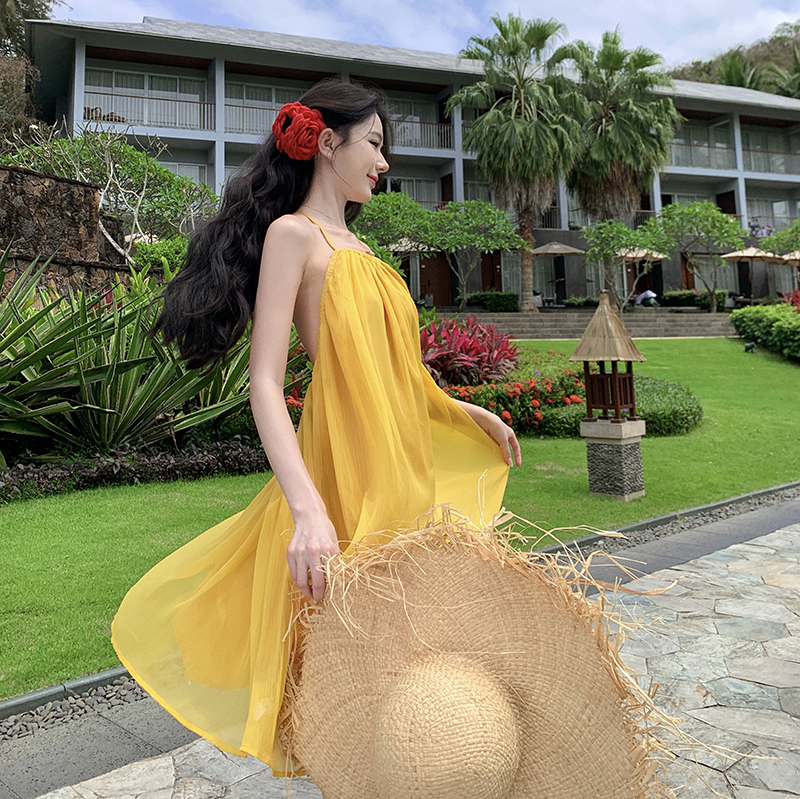 ！漂亮法式氣質歐貨高級感度假風黃色露背吊帶連衣裙女春季