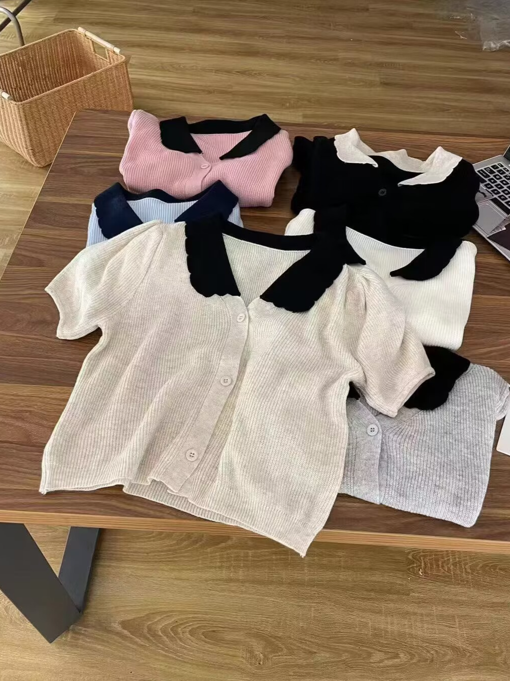 Real shot of designer contrasting color lapel knitted cardigan for women 2024 summer Korean style age-reducing short-sleeved top trendy