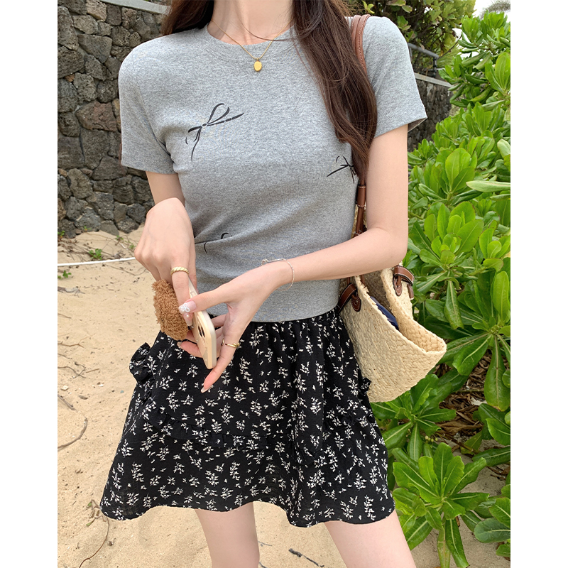 Real shot of bow printed short-sleeved T-shirt for women in summer, right shoulder pure cotton, slim short, casual and temperamental top