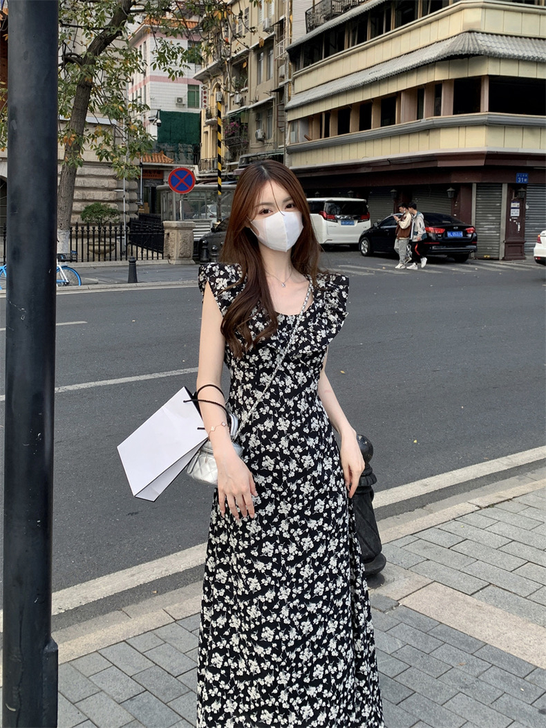 Retro black floral dress for women spring and summer 2024 new temperament slim mid-length ruffle skirt