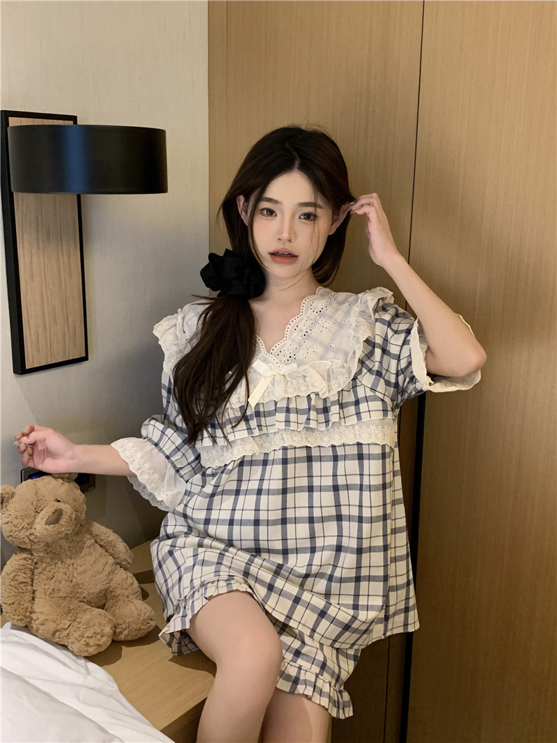 Real shot of Korean version of sweet heavy embroidered lace princess style cotton plaid loose and comfortable outer wear home clothes