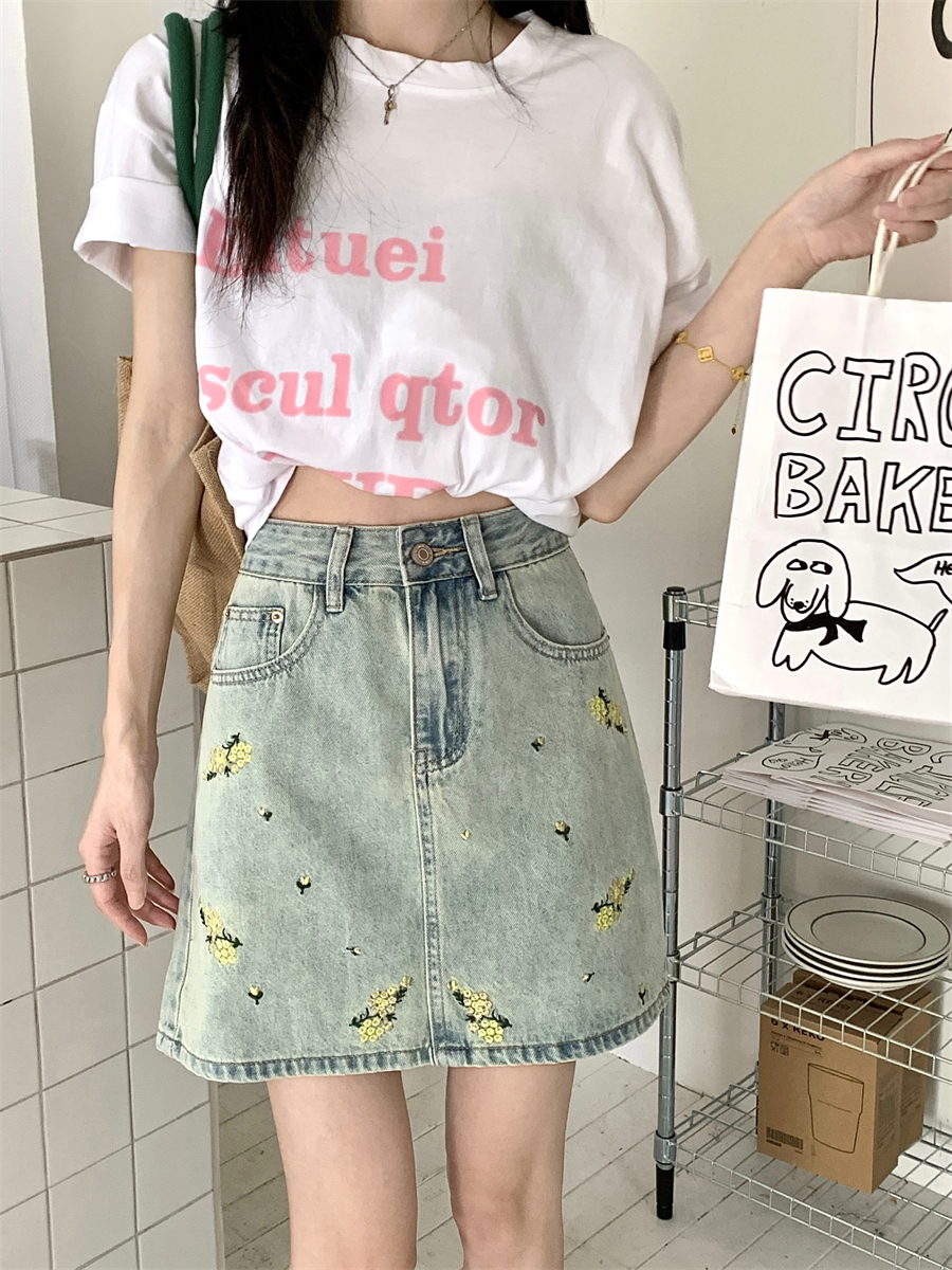 Real shot ~ Summer flower embroidered washed high-waisted slimming and anti-exposure denim hip-hugging short skirt