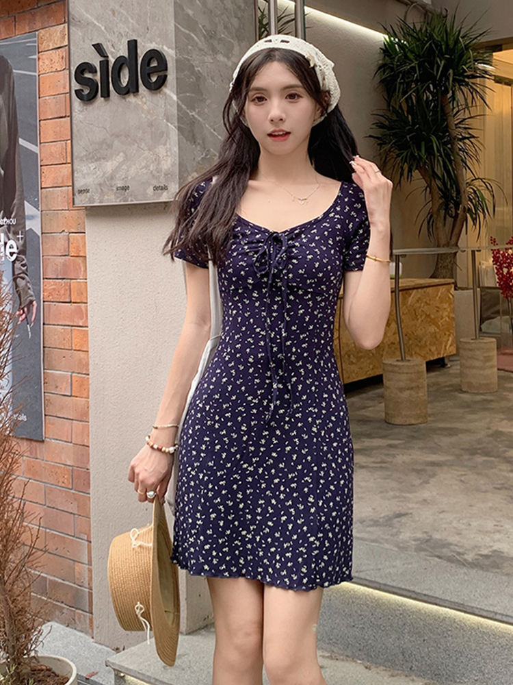 Real shot of waist-slimming A-line hem V-neck pleated bow knitted floral dress