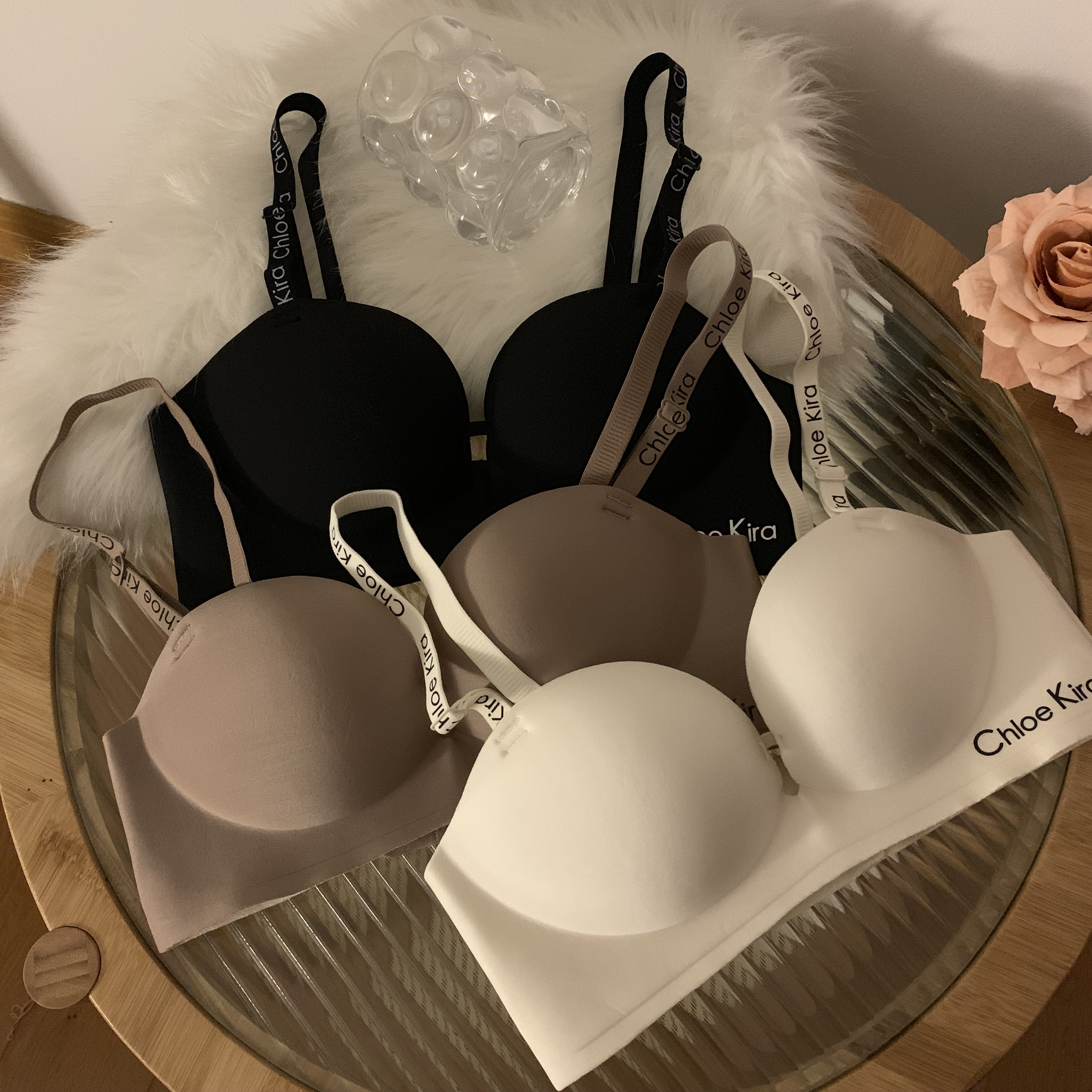 Actual shot of Japanese sexy, simple and versatile push-up bra without rims for girls, breast-retracting underwear