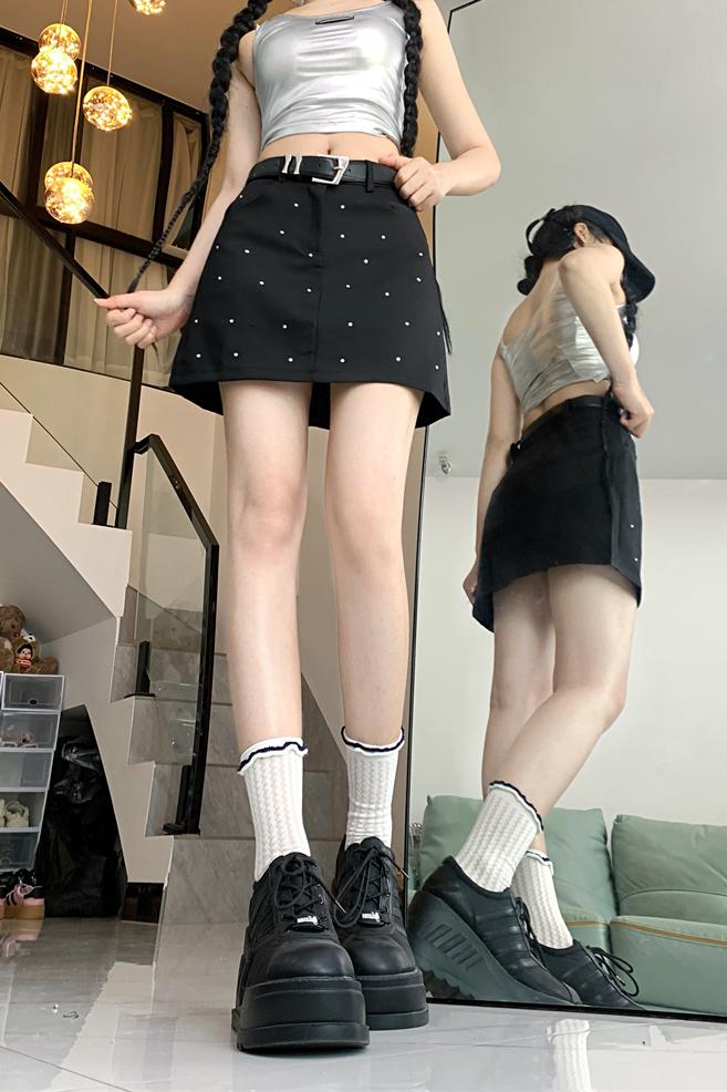 Real shot 2024 spring and summer new hot diamond black skirt women's high waist slim hip skirt short skirt