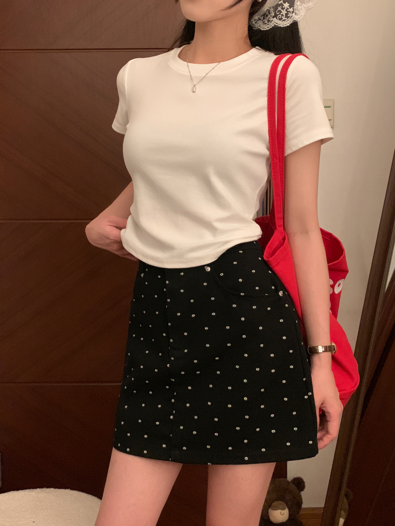 Actual shot ~ Summer new Korean style age-reducing floral high-waist slimming A-line skirt + 3-color versatile short-sleeved T-shirt