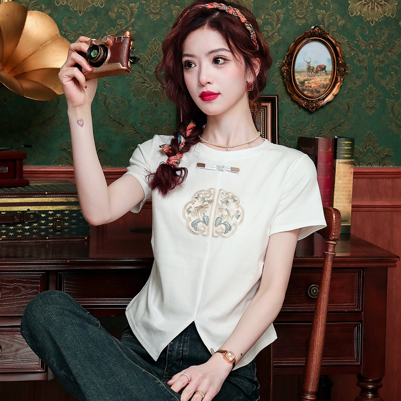 Heavy industry embroidery white V-neck short-sleeved T-shirt for women summer 2024 new Chinese style national style design niche top trend