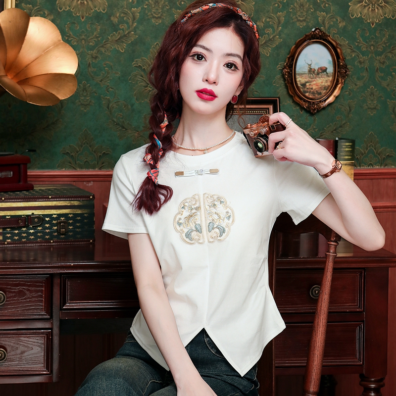 Heavy industry embroidery white V-neck short-sleeved T-shirt for women summer 2024 new Chinese style national style design niche top trend