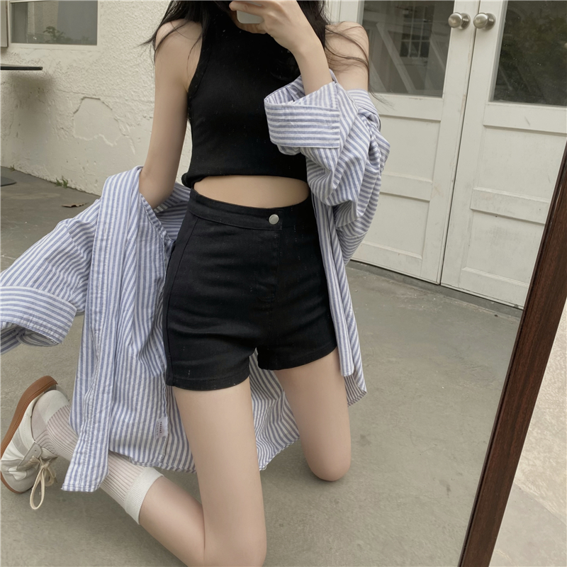 Real shot of black shorts for women to wear as outer layer in summer, high-waisted hottie skinny jeans, butt-covering, ultra-short hot pants