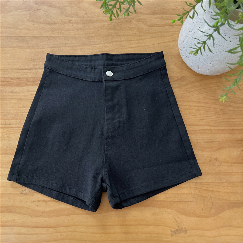 Real shot of black shorts for women to wear as outer layer in summer, high-waisted hottie skinny jeans, butt-covering, ultra-short hot pants