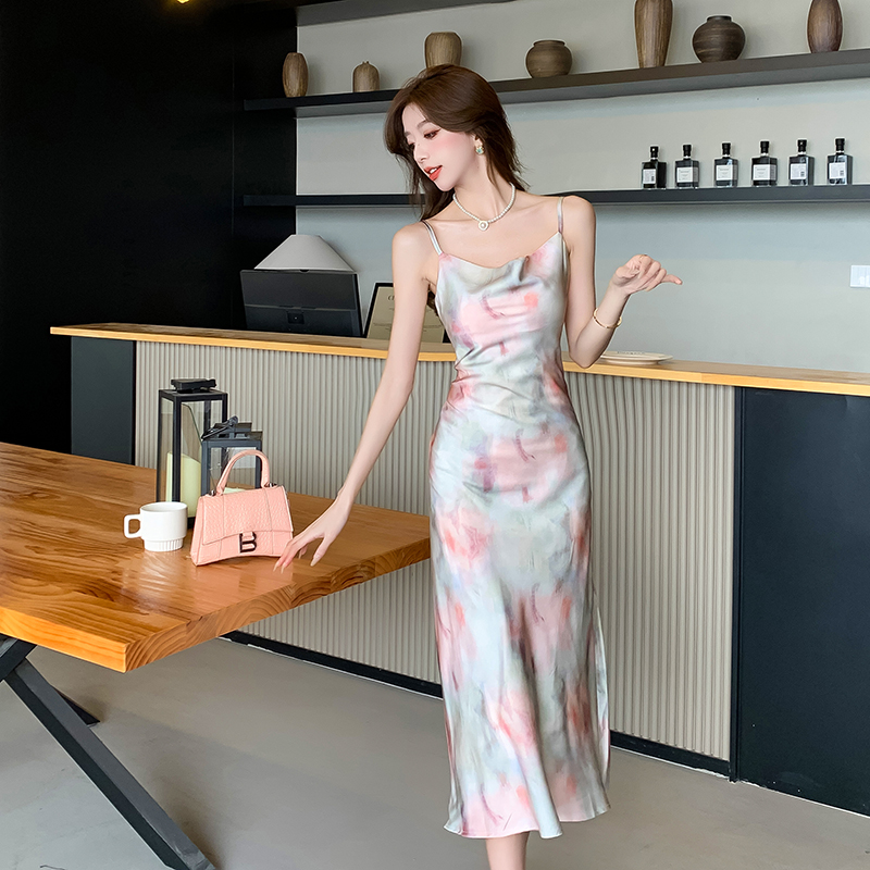 實拍 法式碎花綢緞面吊帶連衣裙女蕩領印花高腰中長裙