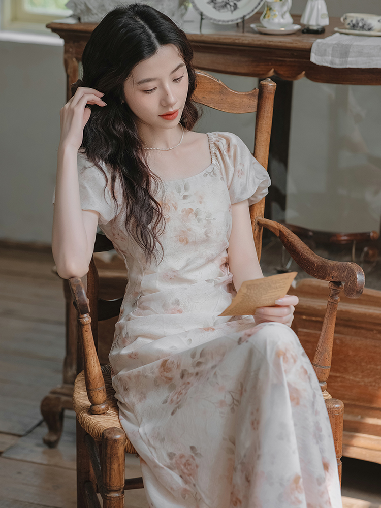 法式碎花連衣裙茶歇裙收腰碎花小裙子茶歇連衣裙女夏季新款
