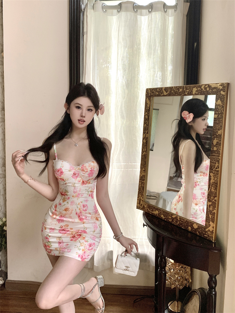 實拍實價 蕾絲拼接碎花修身連衣裙短款有胸墊