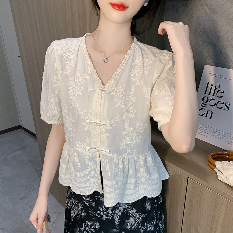 實拍2026夏季新款V領繡花面料短袖襯衫女娃娃衫上衣