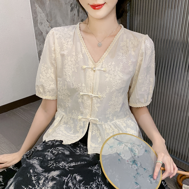 實拍2026夏季新款V領繡花面料短袖襯衫女娃娃衫上衣