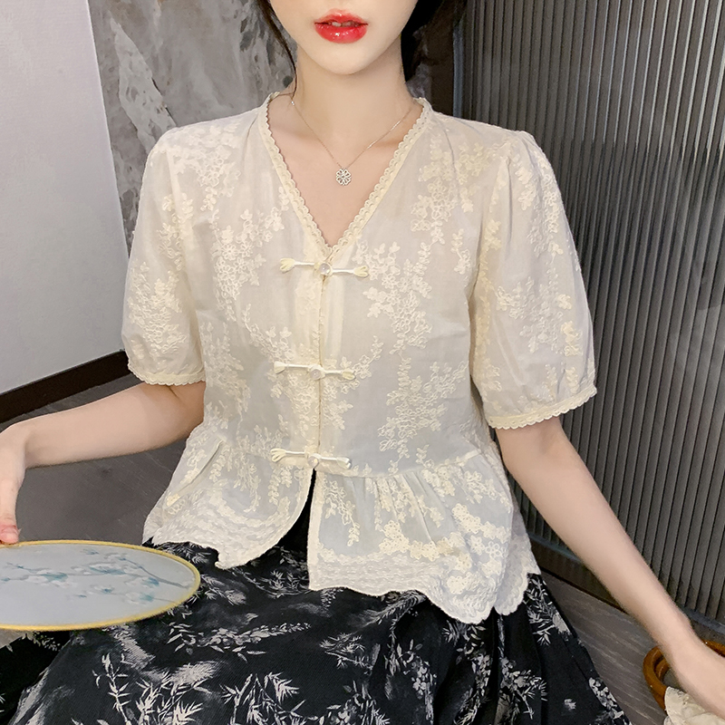 實拍2026夏季新款V領繡花面料短袖襯衫女娃娃衫上衣