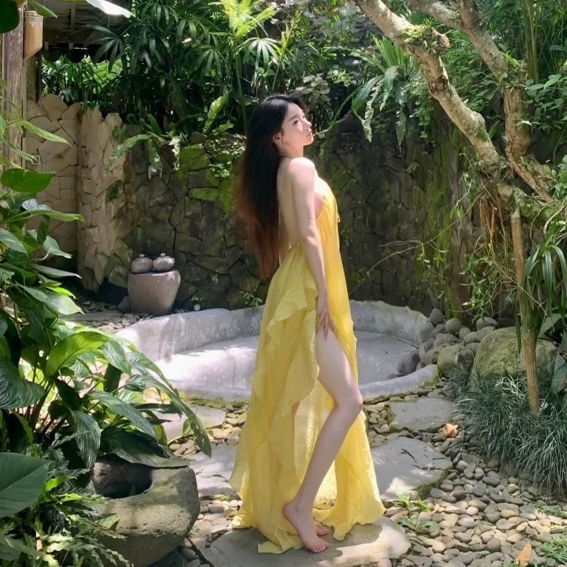 三亞旅行穿搭衣服吊帶露背連衣裙夏顯瘦仙女裙拍照海邊度假沙灘裙