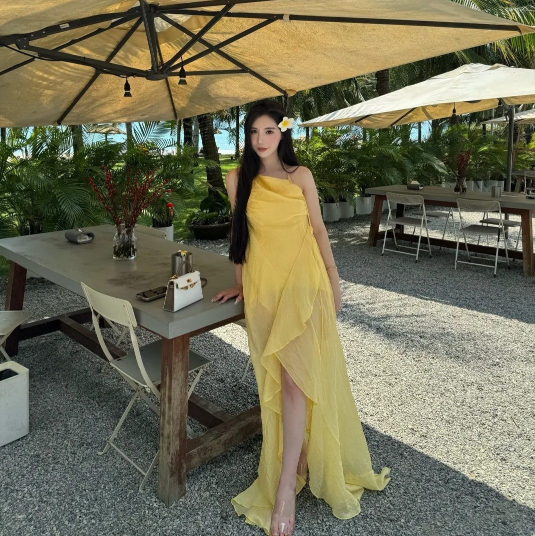 三亞旅行穿搭衣服吊帶露背連衣裙夏顯瘦仙女裙拍照海邊度假沙灘裙