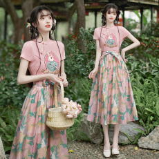 批发新款粉色传统中国风修身盘扣设计夏季针织短袖<b class='q'>上衣</b>+花色半身裙