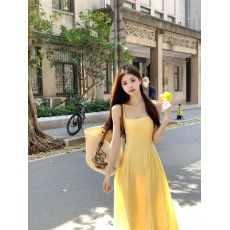 批发法式小个子黄色吊带连衣裙女装夏季<b class='q'>新款</b>收腰气质长裙海边度假裙子