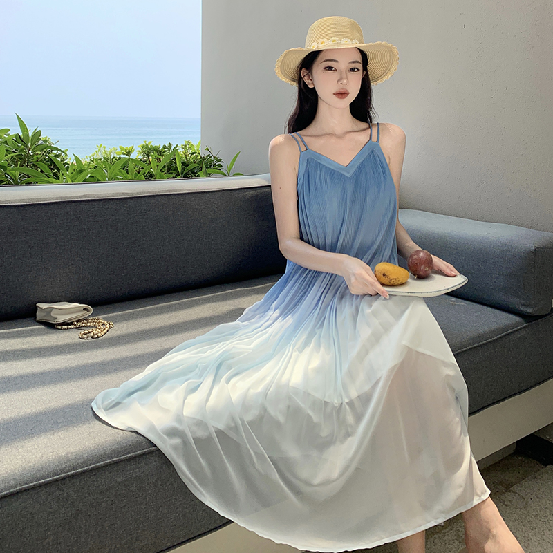 實拍法式海邊度假風漸變吊帶連衣裙女夏季新款長款無袖海浪裙