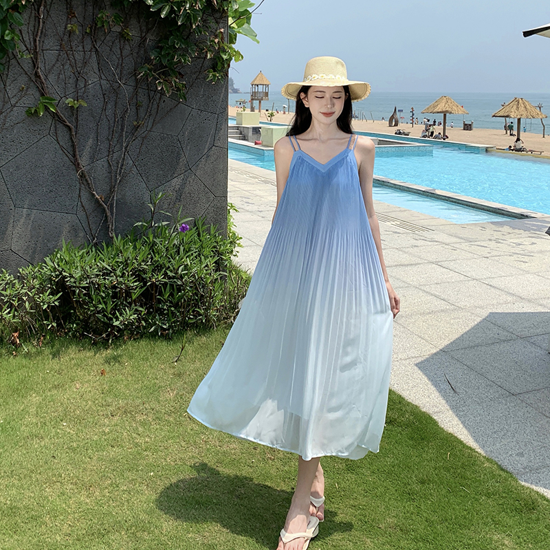 實拍法式海邊度假風漸變吊帶連衣裙女夏季新款長款無袖海浪裙