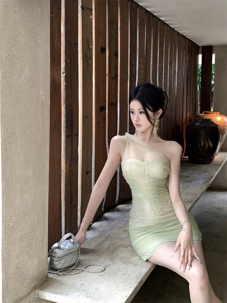 實拍實價 辣妹網紗修身顯瘦斜肩漏肩包臀連衣裙短款