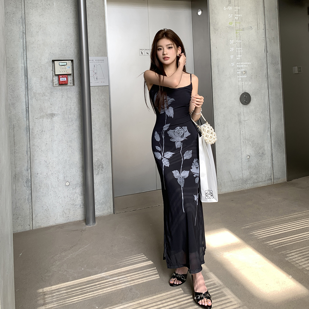 實拍2026春夏新款設計感彈力網紗玫瑰印花緊身吊帶裙女包臀連衣裙