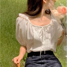 批发<b class='q'>韩国</b>chic夏季法式甜美花边拼接方领系带泡泡袖宽松短袖衬衫