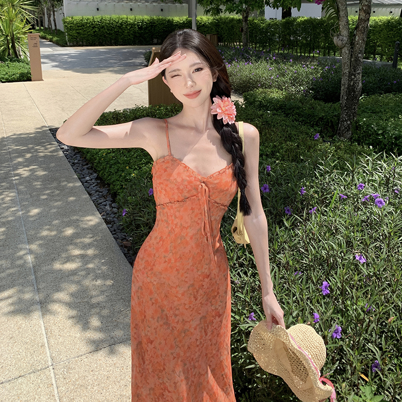 實拍新款碎花度假連衣裙收腰顯白橘色吊帶裙
